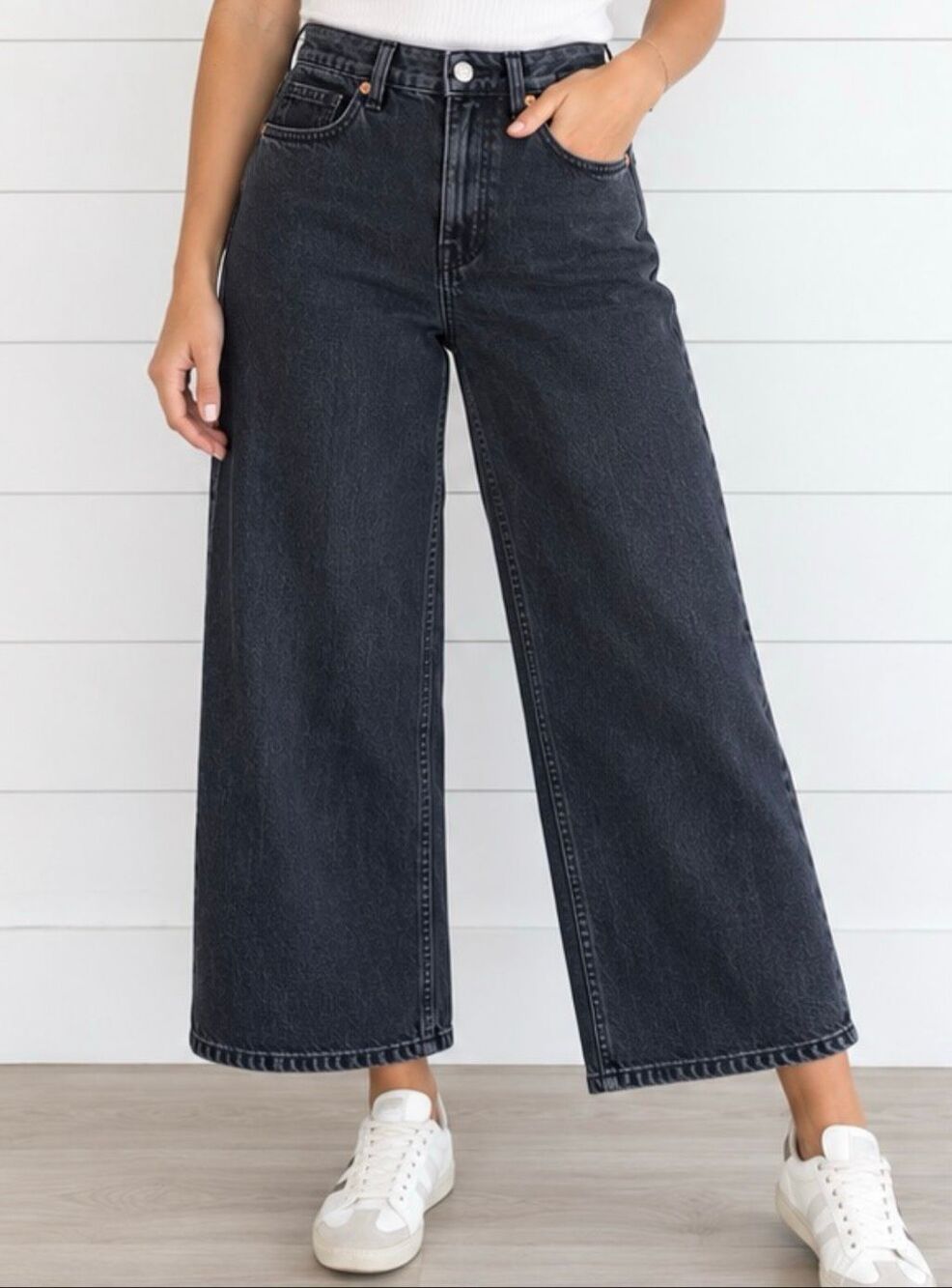Zara high rise black crop wide leg jeans size 4